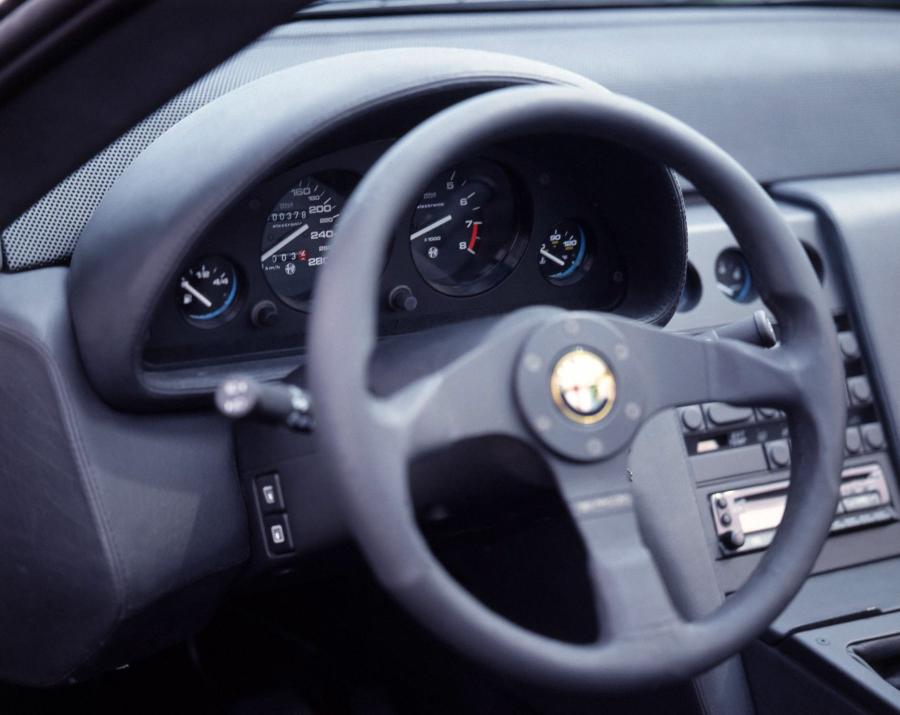 Панель приборов Alfa Romeo 164 Proteo Concept 1991 года  (фото 22 из 34)